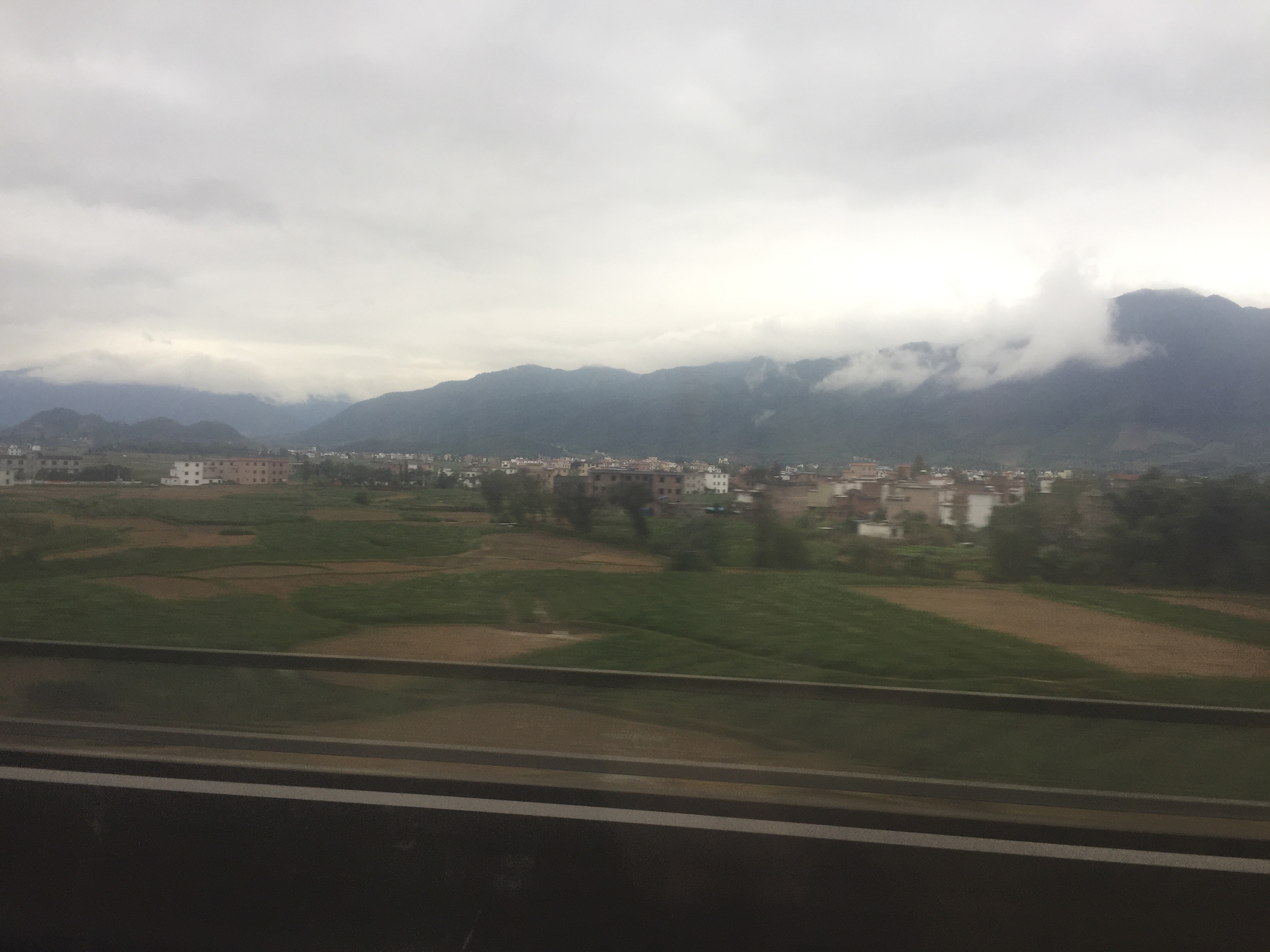 cloudmountainandhouses